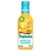 Bouteille de 1L de Jus Tropicana Tropical Réveil des Tropiques posée sur une table avec des fruits exotiques en arrière-plan.